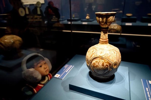 轰炸中，伊朗国宝来到中国