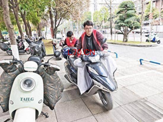 重庆荣昌：学雷锋 靓家园