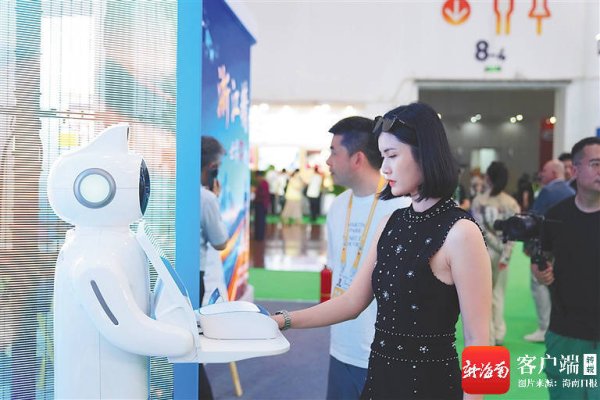 聚人气·汇精品·通全球——第六届消博会首日侧记