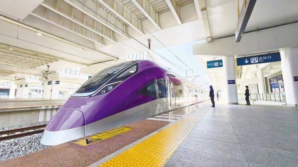 最快40多分钟！千名旅客尝鲜武咸“新城快线”