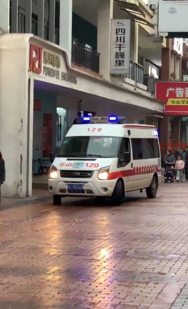 乐山男子游泳馆溺亡警方介入 家属质疑救生员失职