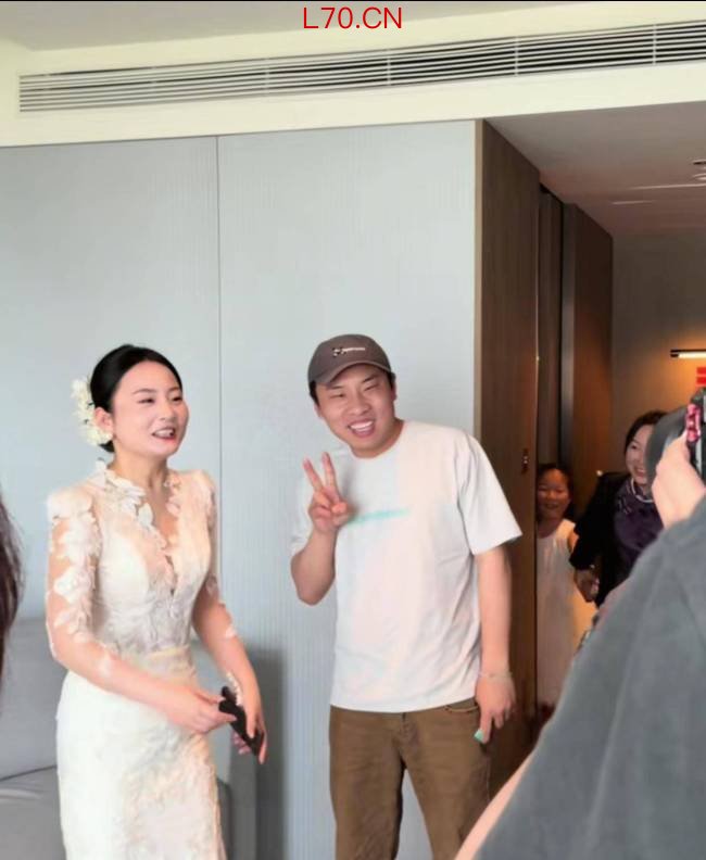 徐志胜五一去徐州参加发小婚礼 低调现身引关注