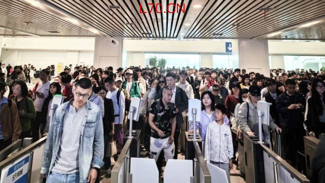长三角铁路加开夜间高铁137列 全力保障假日出行需求