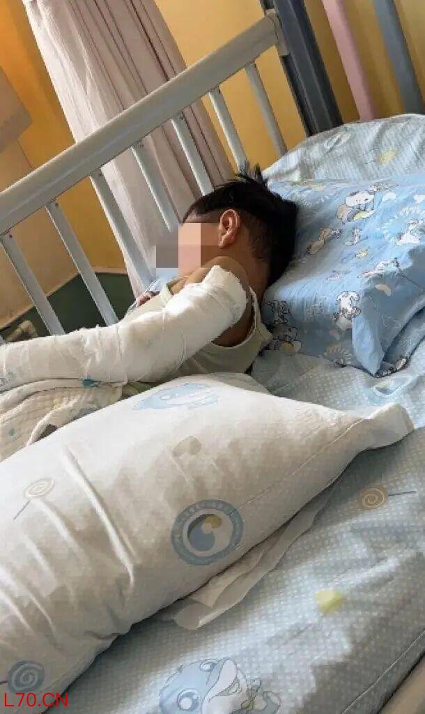 11楼坠落男童称爬窗是因想念父母