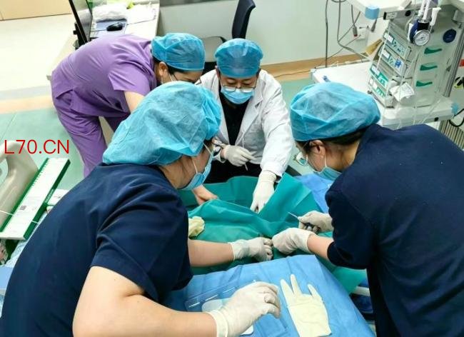 11楼坠落男童称爬窗是因想念父母 奇迹生还经历生死救援