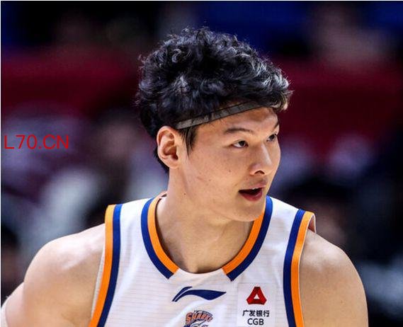 联赛第一！上海12连胜送天津7连败 李添荣20分张镇麟屡秀暴扣
