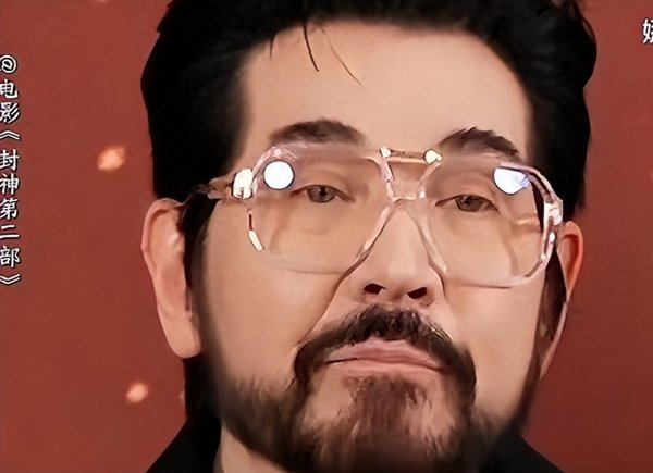 64岁费翔终于还是崩溃了, 这次他给所有不婚不育的年轻人提个醒了